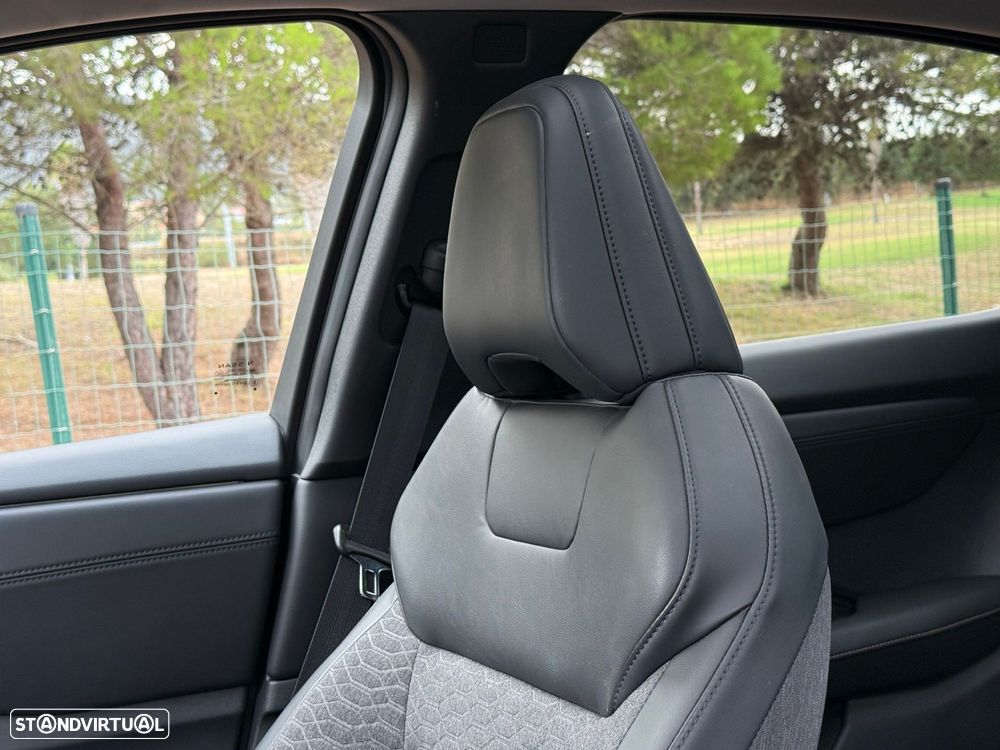 Nissan Ariya 63 kWh Advance Carr. 22kW + Teto Panorâmico - 46