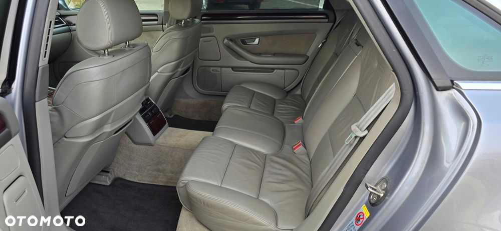 Audi A8 - 8
