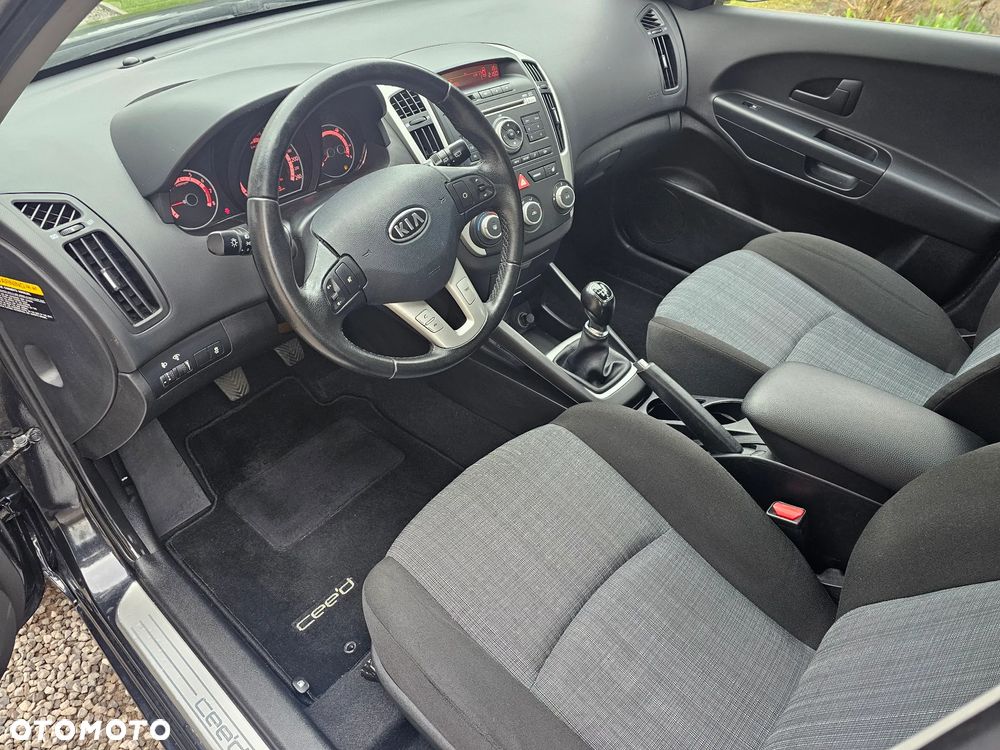Kia Ceed 1.4 CVVT Attract - 24