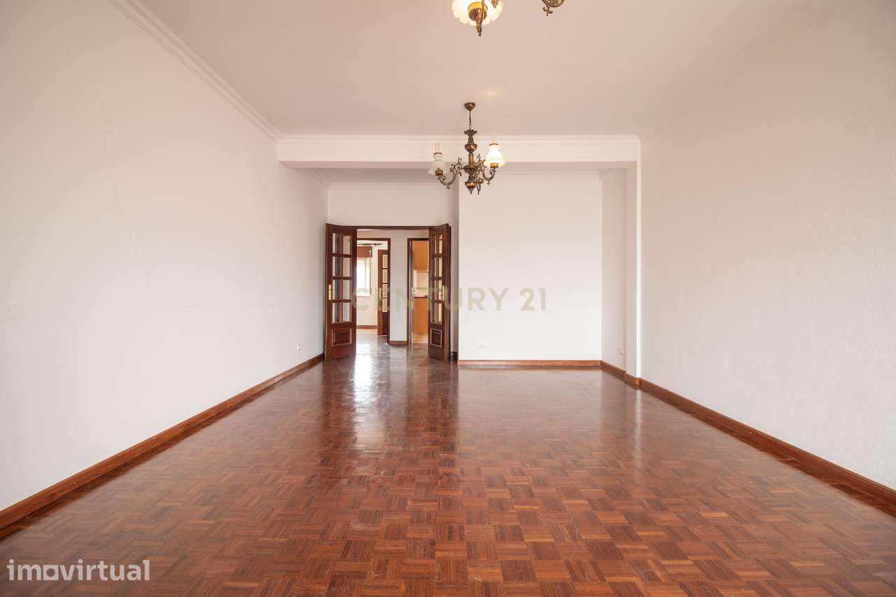 Apartamento T4+1 duplex com garagem no centro da cidade da Figueira da - Grande imagem: 2/54