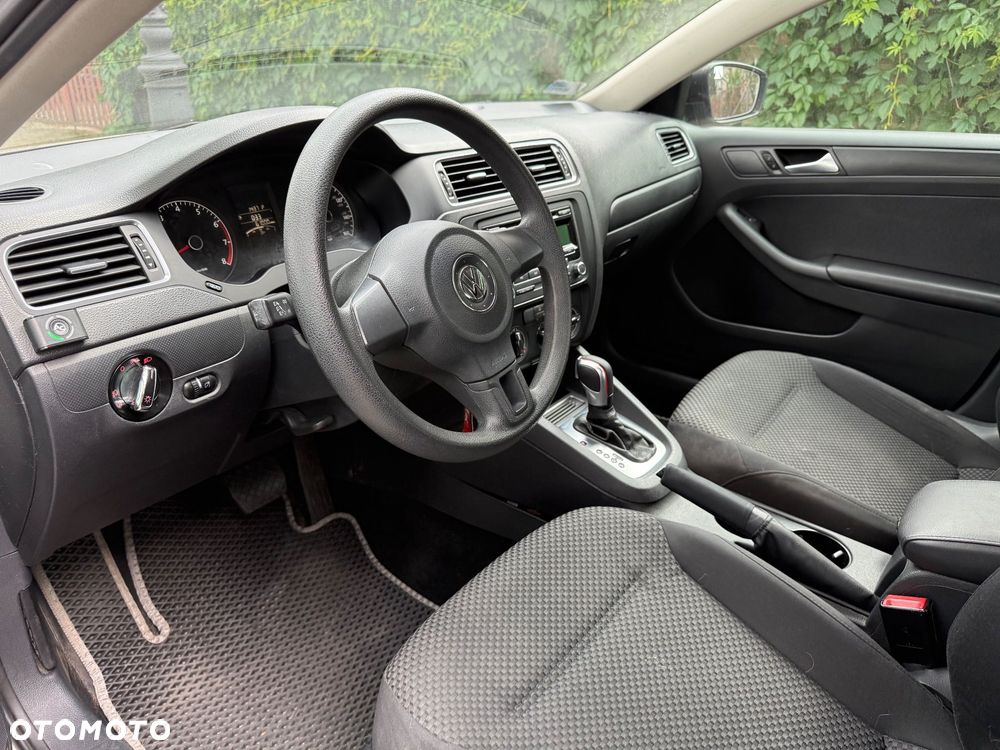 Volkswagen Jetta - 7