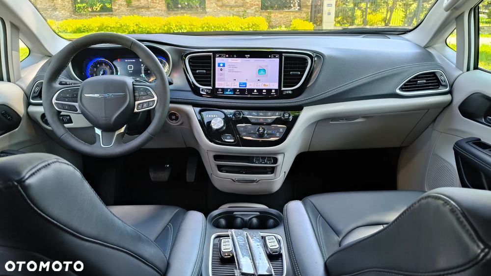 Chrysler Pacifica - 30