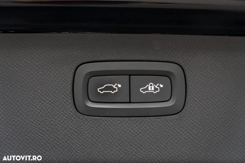 Volvo XC 90 D5 AWD Geartronic RDesign - 12