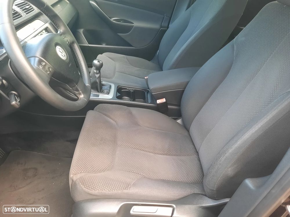VW Passat Variant 2.0 TDI Confortline - 23