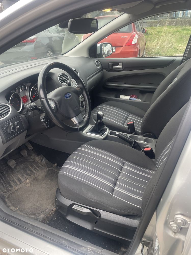 Ford Focus 1.6 Ambiente - 8