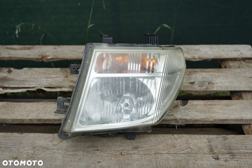 Lampa przód przednia lewa Nissan Pathfinder R51 Xenon Anglik