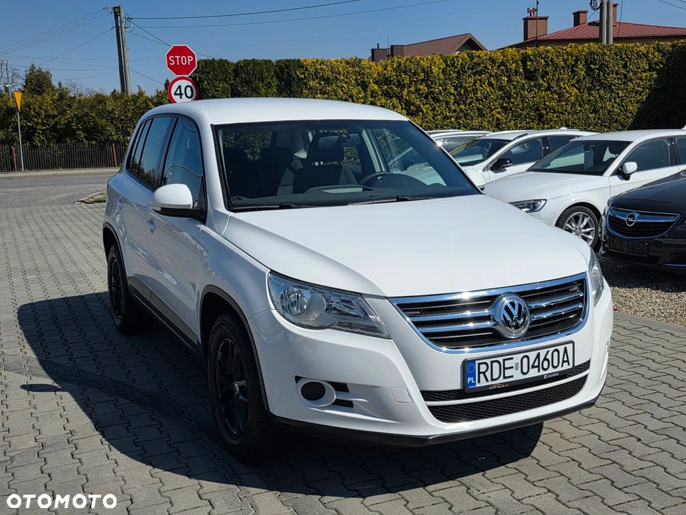 Volkswagen Tiguan - 1