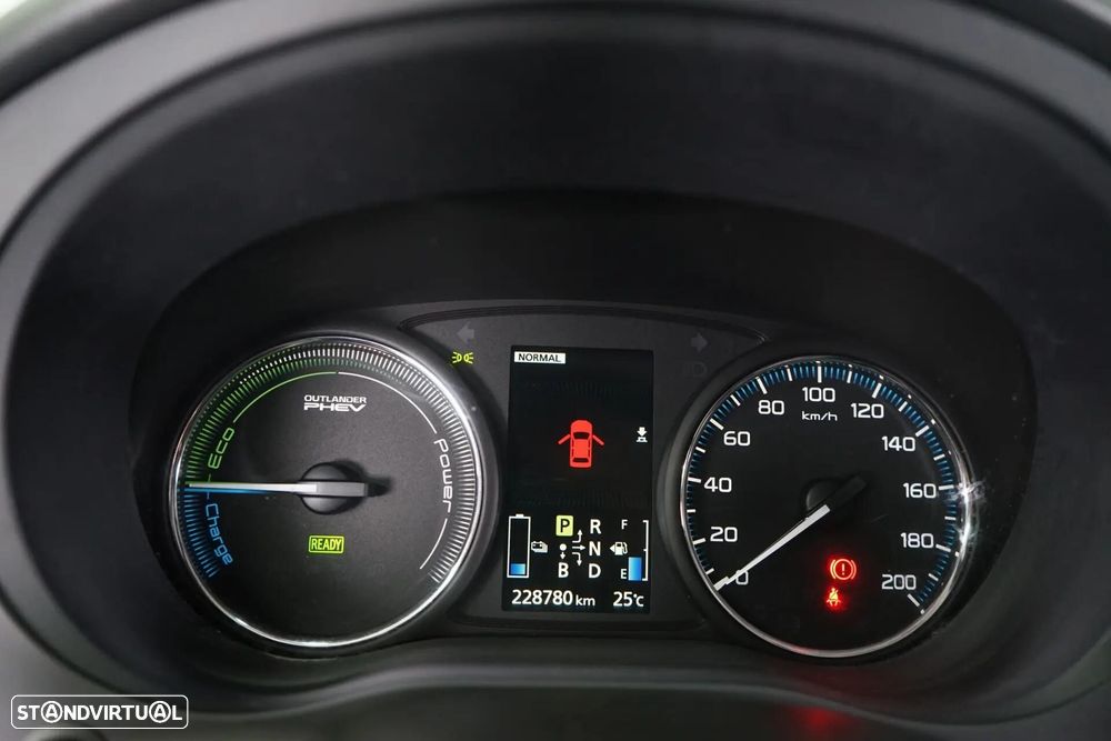 Mitsubishi Outlander 2.0 4WD Plus - 29