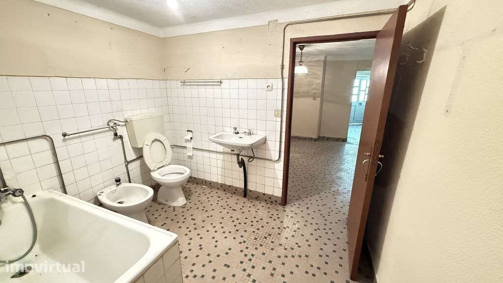 Moradia para recuperar em Cortes do Meio - Grande imagem: 4/57