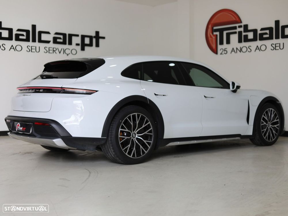 Porsche Taycan Cross Turismo 4 - 5