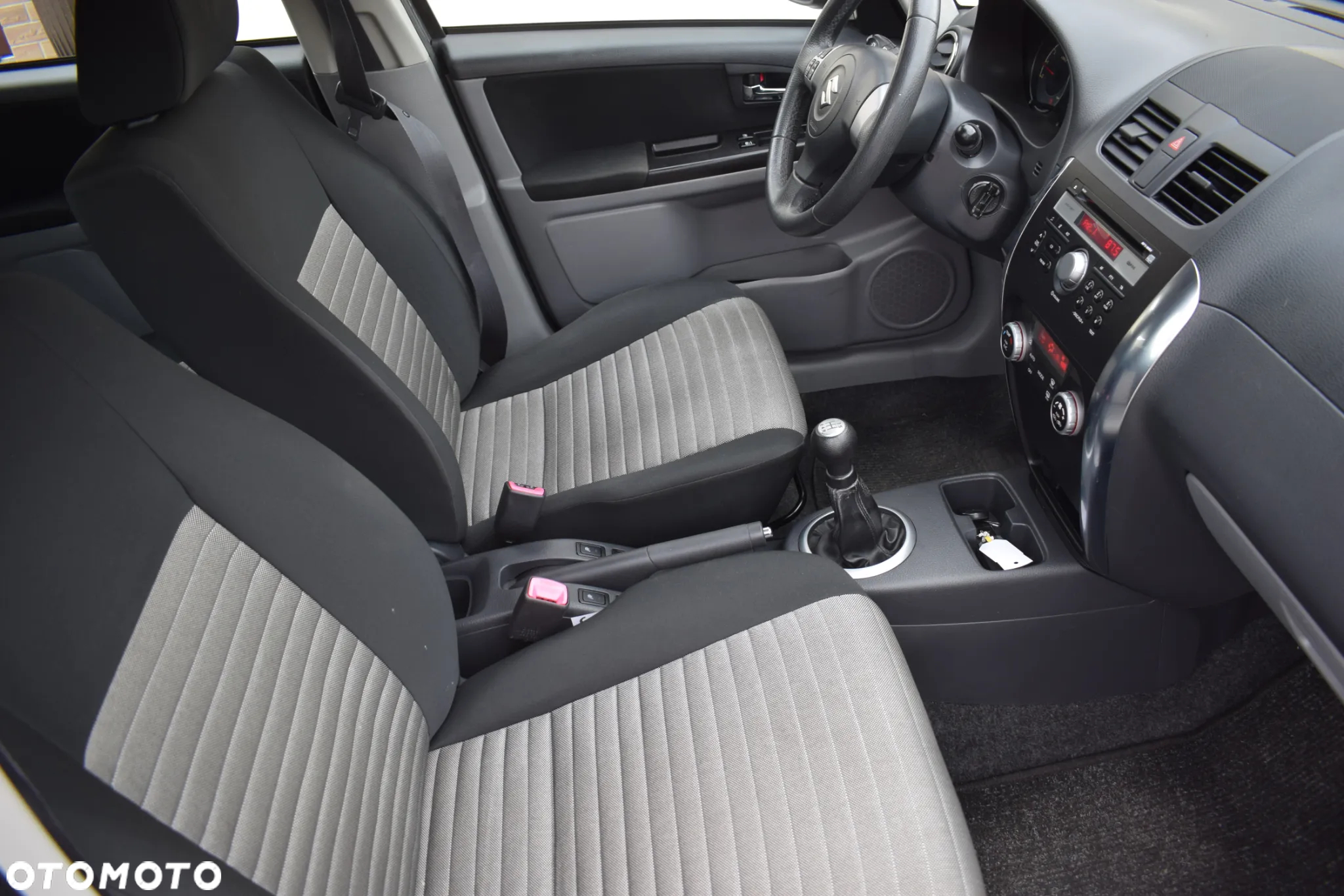 Suzuki SX4 1.6 Premium - 9