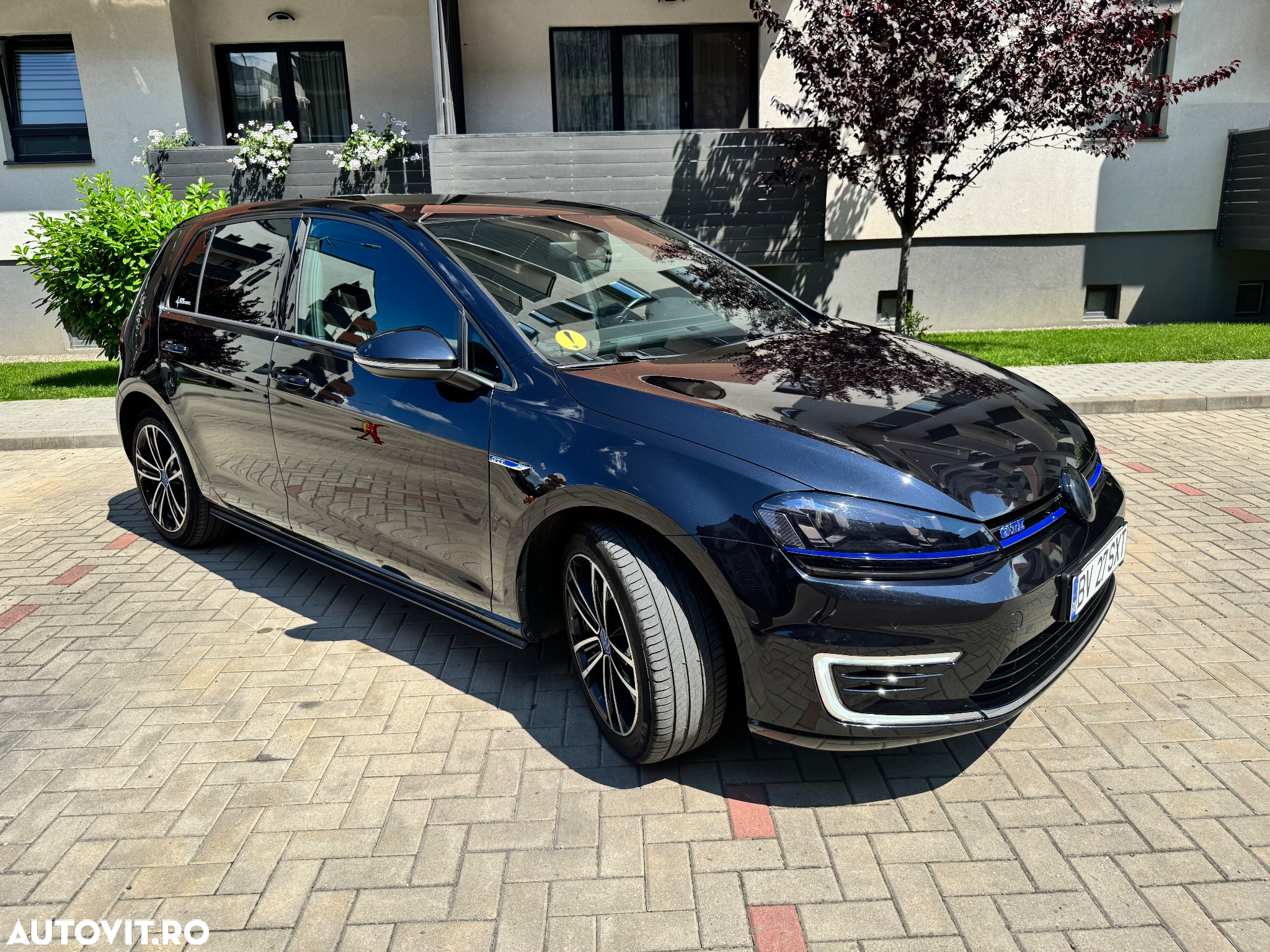 Volkswagen Golf - 2