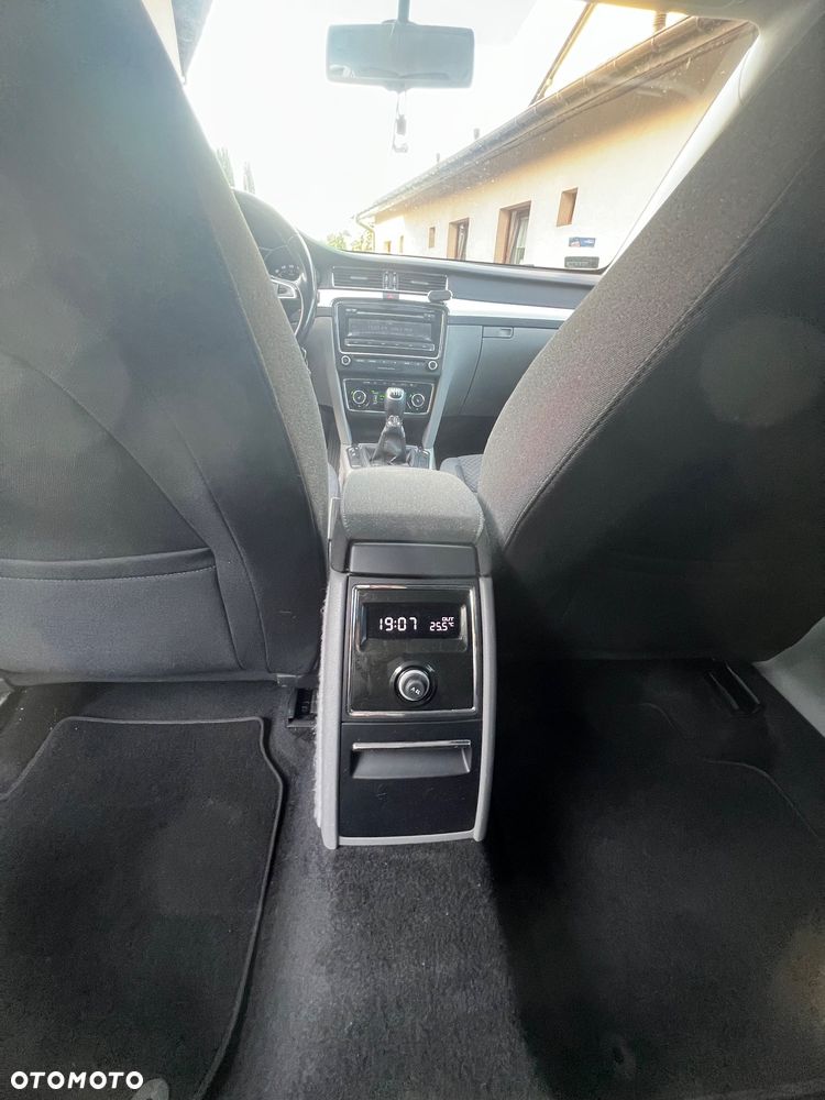 Skoda Superb 2.0 TDI Elegance - 9