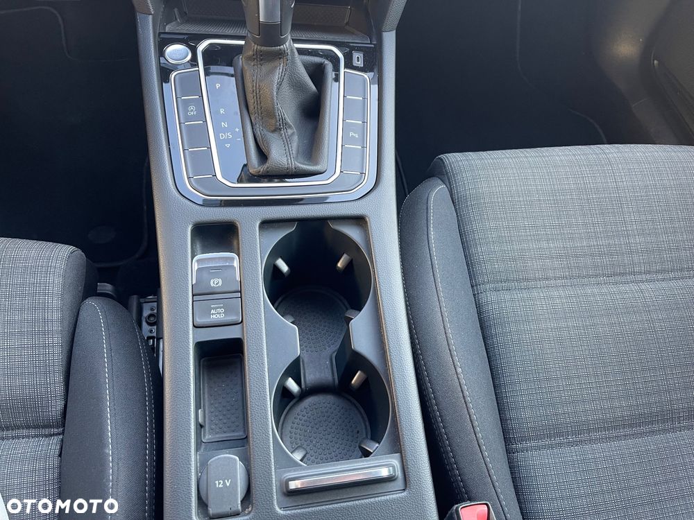 Volkswagen Passat - 24