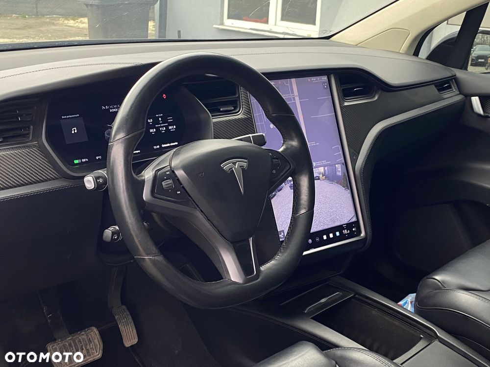 Tesla Model X - 17