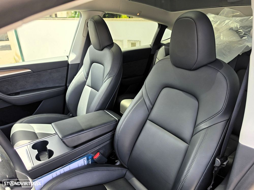 Tesla Model Y Long Range Dual Motor AWD - 12