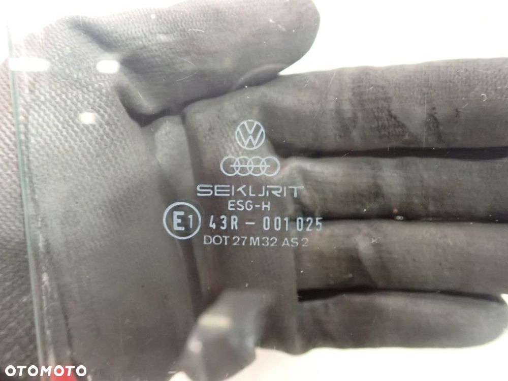 SZYBA BOCZNA PRAWA PRZEDNIA DRZWI VOLKSWAGEN T3 - 2