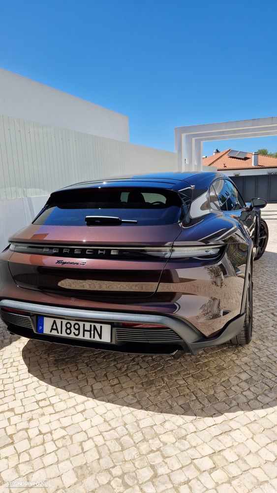Porsche Taycan Cross Turismo 4 - 10