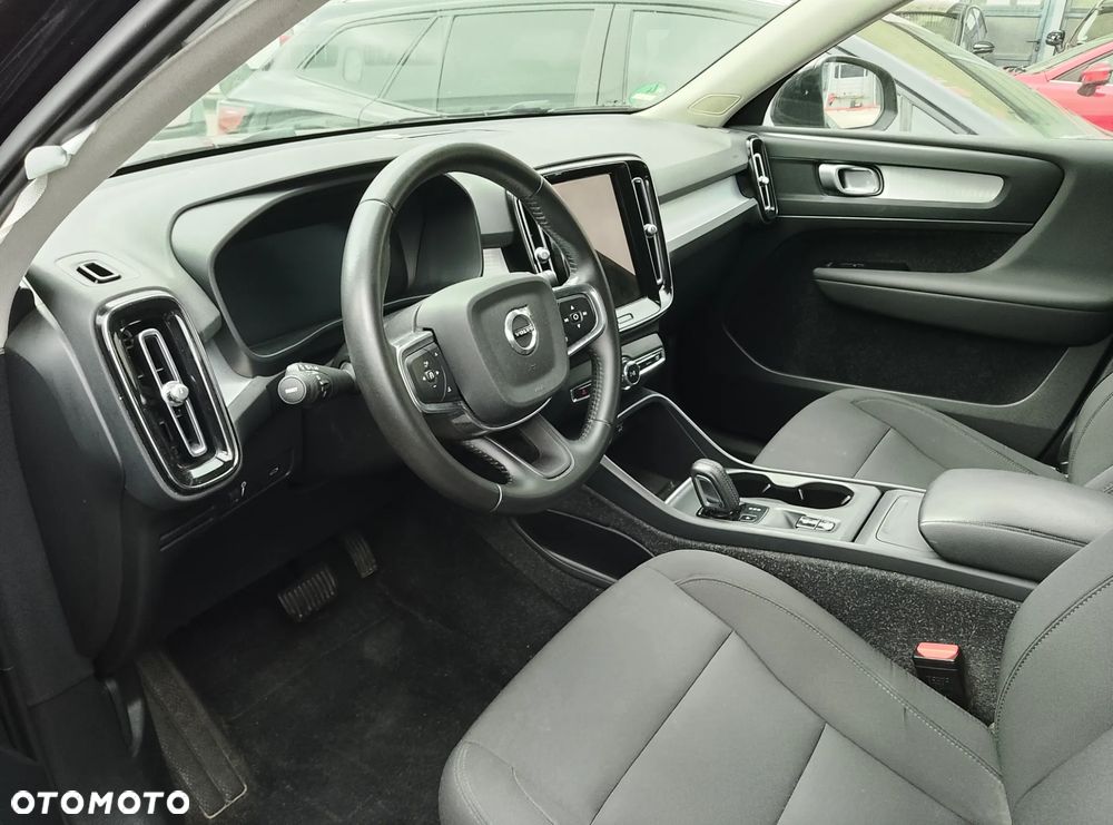 Volvo XC 40 B4 B AWD DKG Momentum Pro - 9