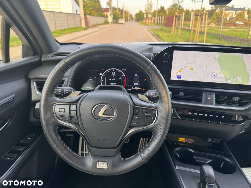 Lexus UX 300h F Sport - 22