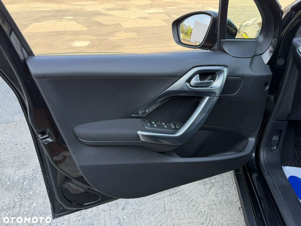 Peugeot 2008 1.2 Pure Tech GPF Active S&S EAT6 - 16