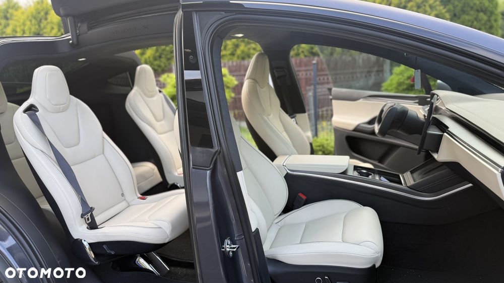 Tesla Model X Plaid - 12