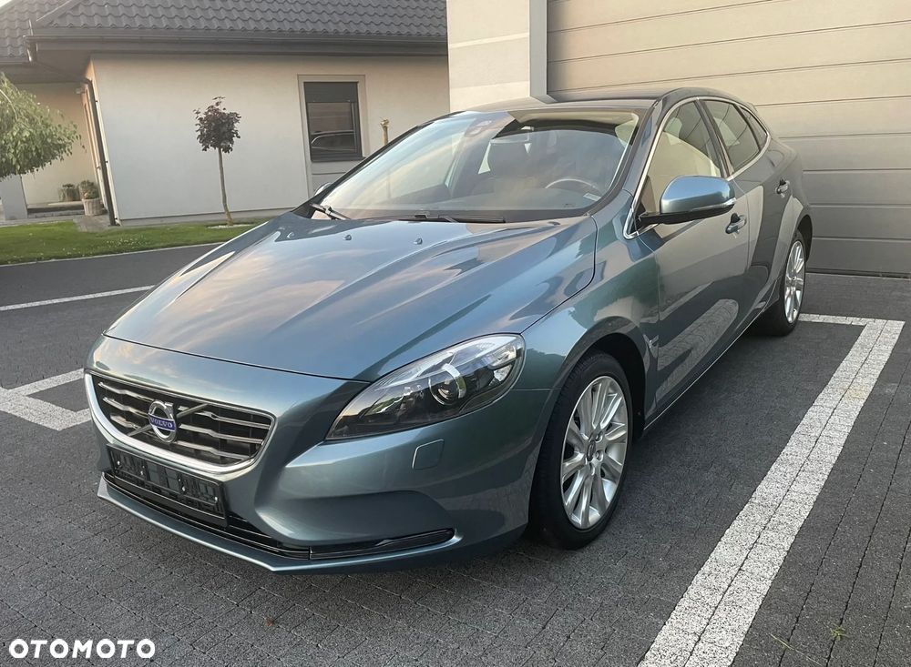 Volvo V40 D3 Momentum - 1