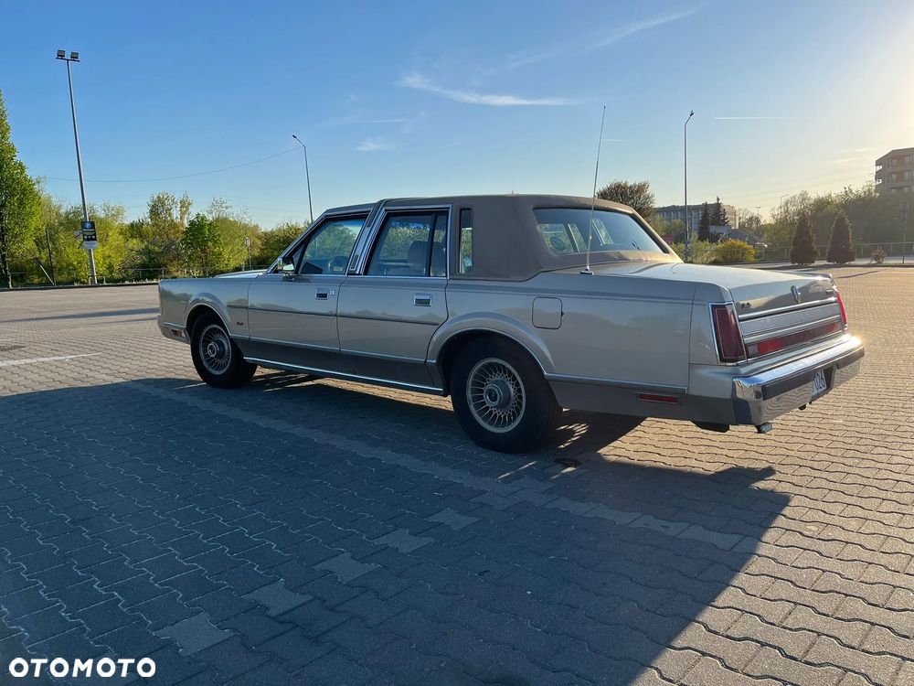 Lincoln Town Car - 5