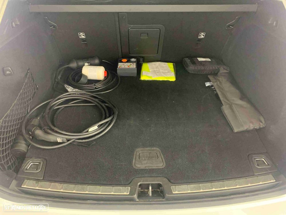 Volvo XC 60 2.0 T6 PHEV Plus Dark AWD - 12