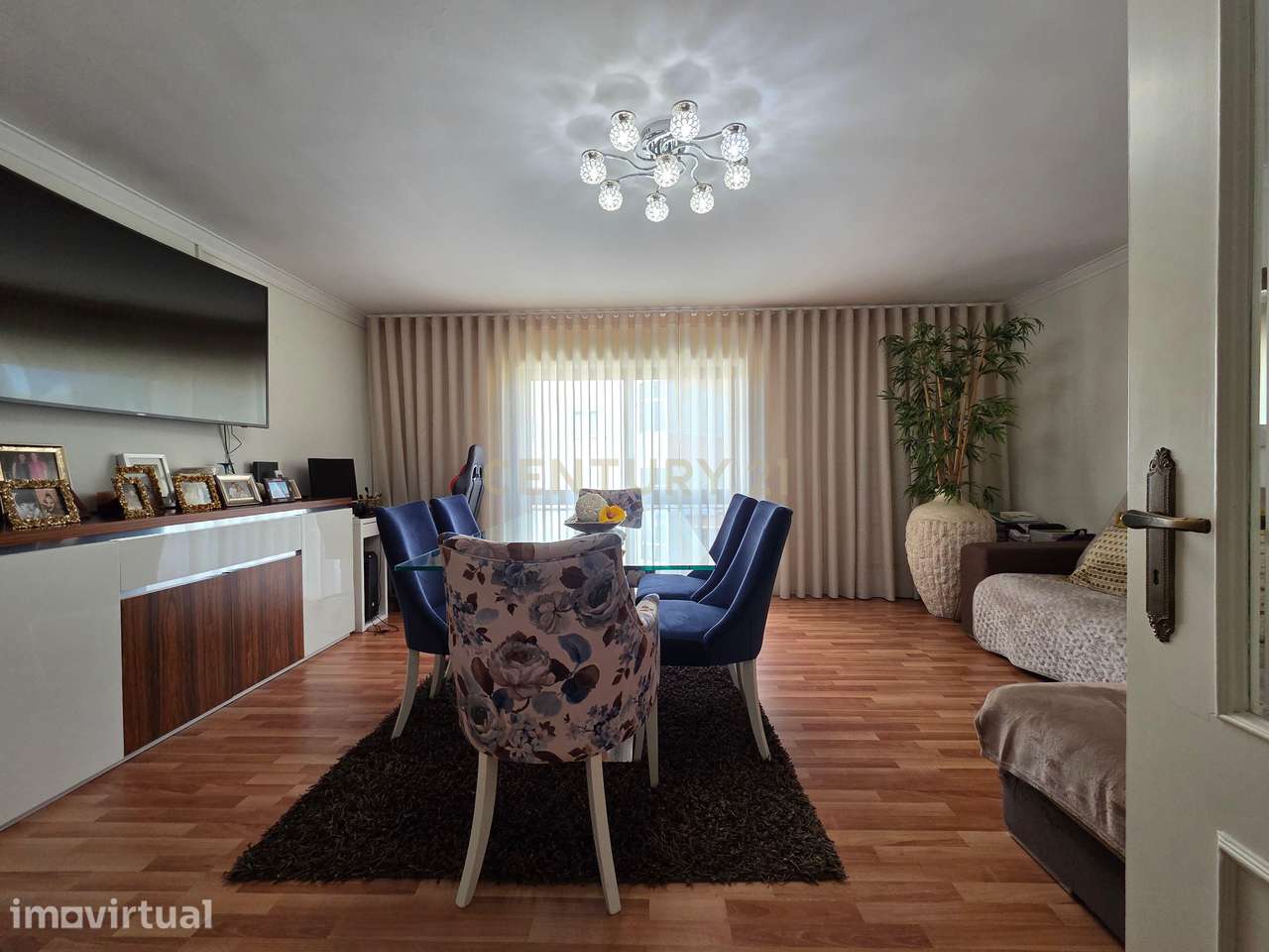 Apartamento T2 | Varanda | Remodelado | Garagem Individual | Centro de - Grande imagem: 2/28
