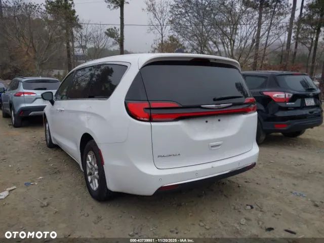 Chrysler Pacifica - 4