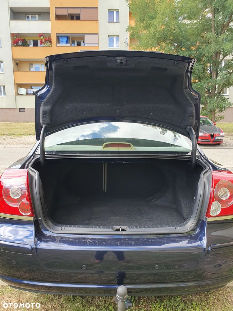 Toyota Avensis 2.0 D-4D - 11
