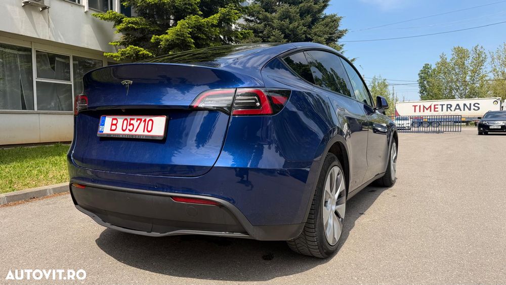Tesla Model Y - 5