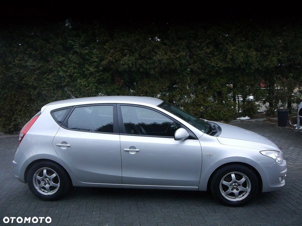Hyundai i30 1.6 CRDi Comfort EU5 - 11
