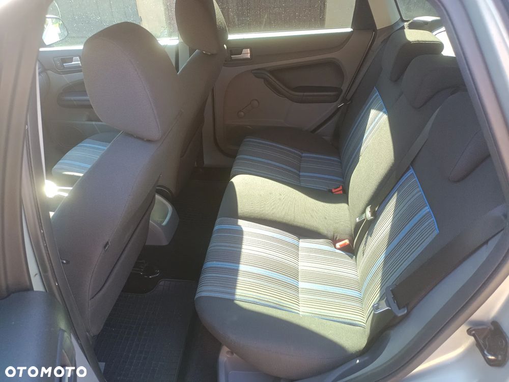 Ford Focus 1.6 16V Ambiente - 22