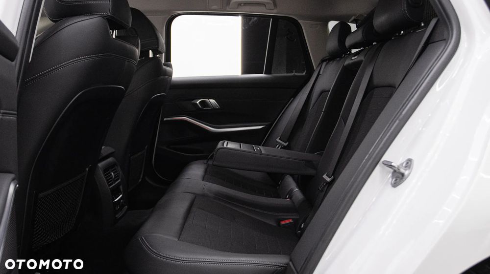 BMW Seria 3 318d Sport Line - 17