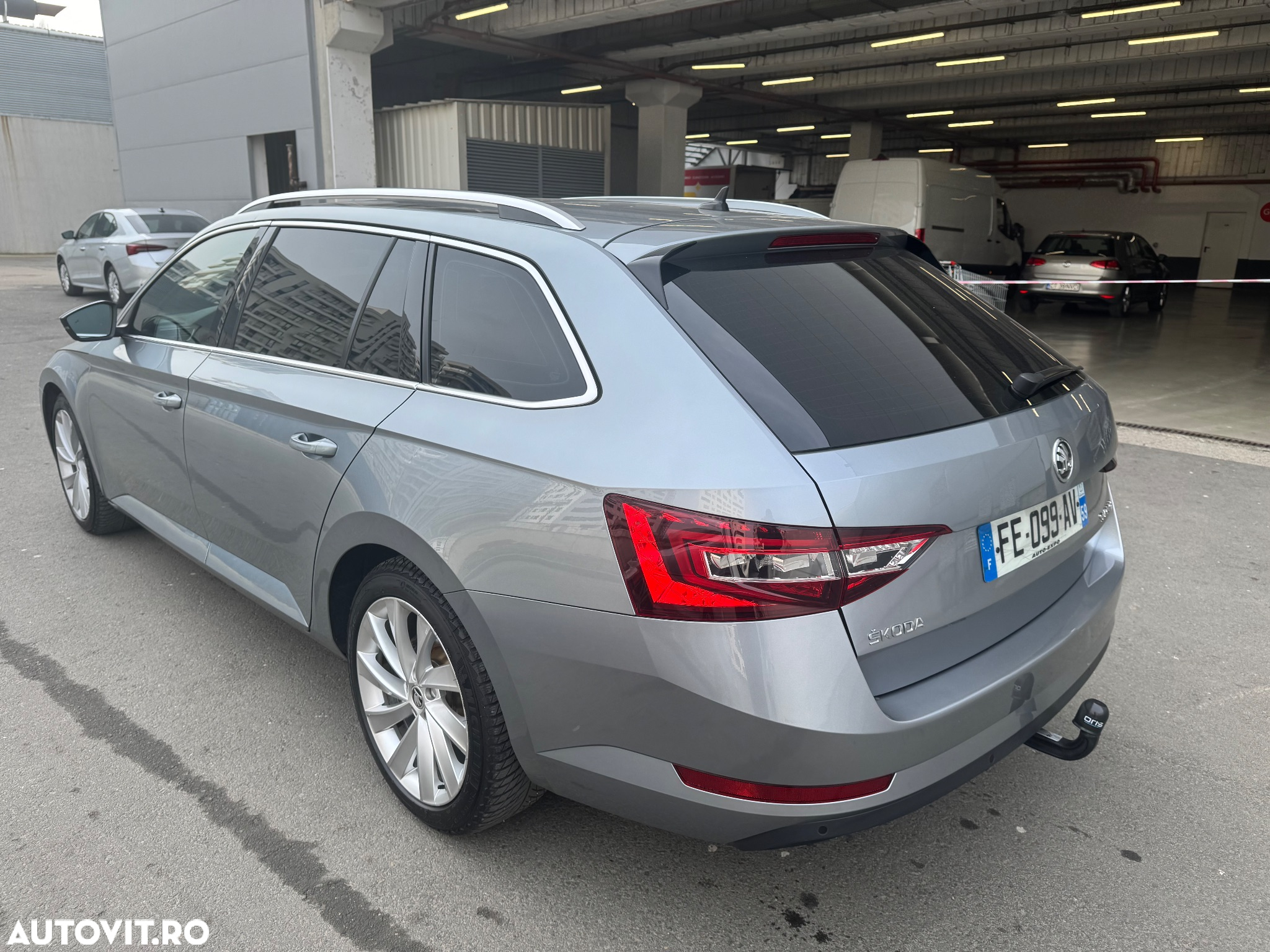 Skoda Superb Combi 2.0 TDI DSG Premium Edition - 4