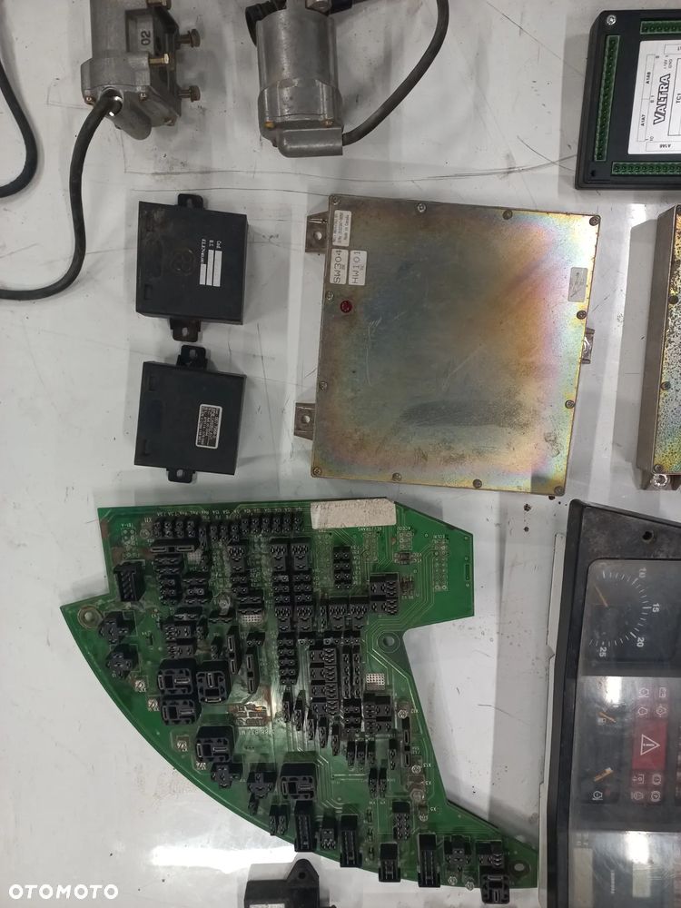 Sterownik,Moduł,Licznik 710147A2,RE231727,86013117,7700022917,3788837M1,3618318M02,AUTO5,NS-107236,NS-107237,NS-107213,1118267.0, 464030010A,11085960,1171850,117231.1, 33373030, EHR,CLAAS,CEBIS,VALTRA,MASSEY,RENAULT,JOHN DEERE,FORD,JEDNOSTKA STERUJĄCA,CS 86, - 3