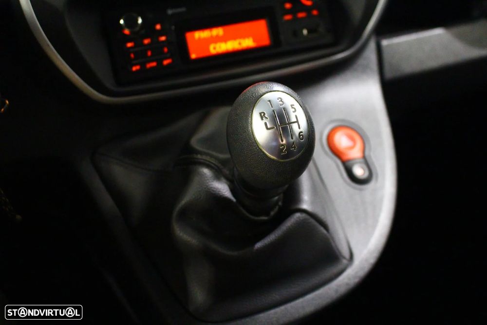 Renault KANGOO IVA DEDUTIVEL - 21