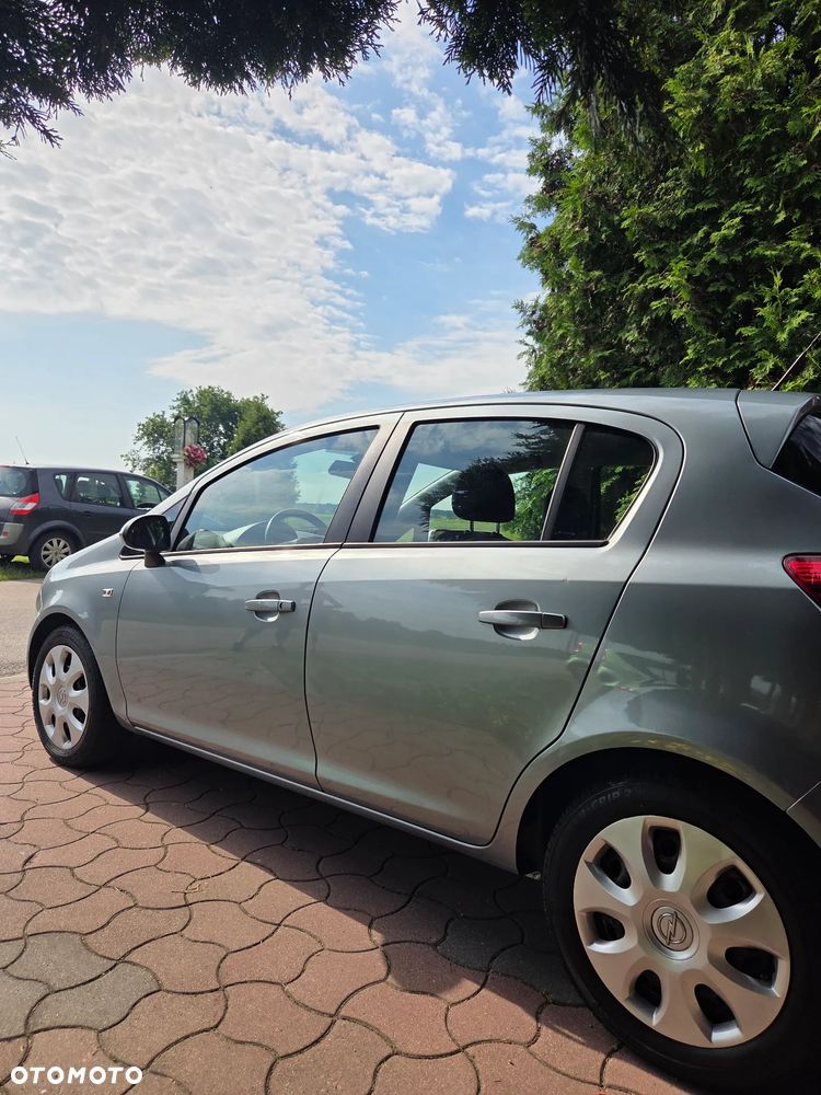 Opel Corsa 1.4 16V Cosmo - 11
