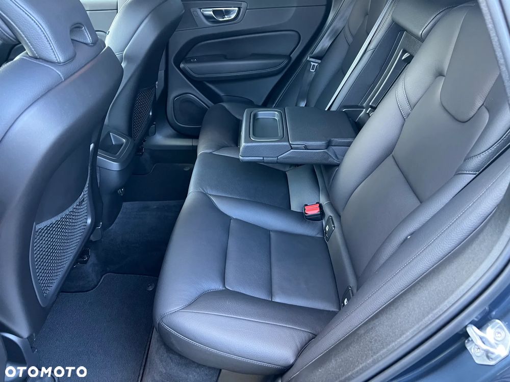 Volvo XC 60 D4 Geartronic Momentum Pro - 28