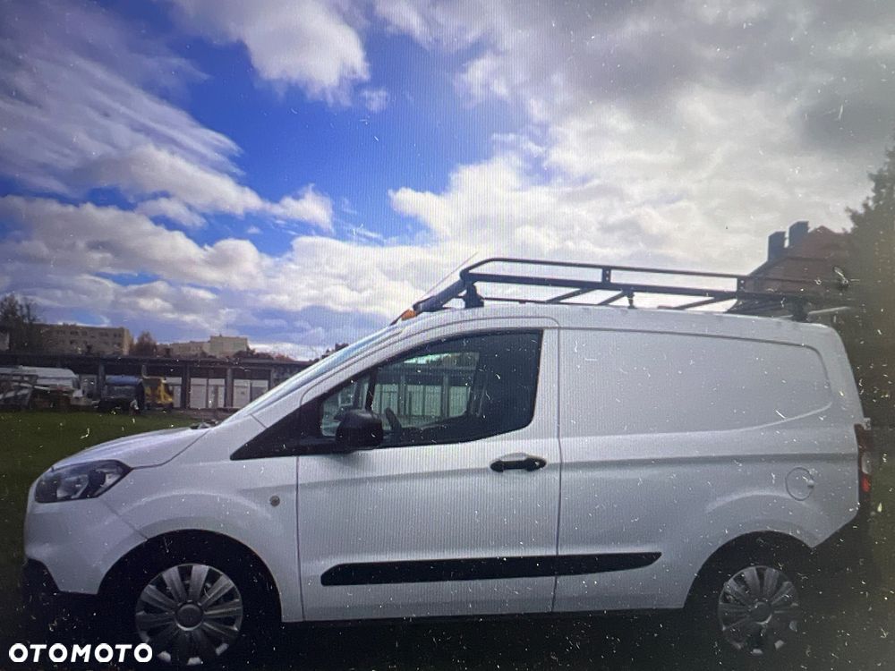 Ford Transit Courier - 12