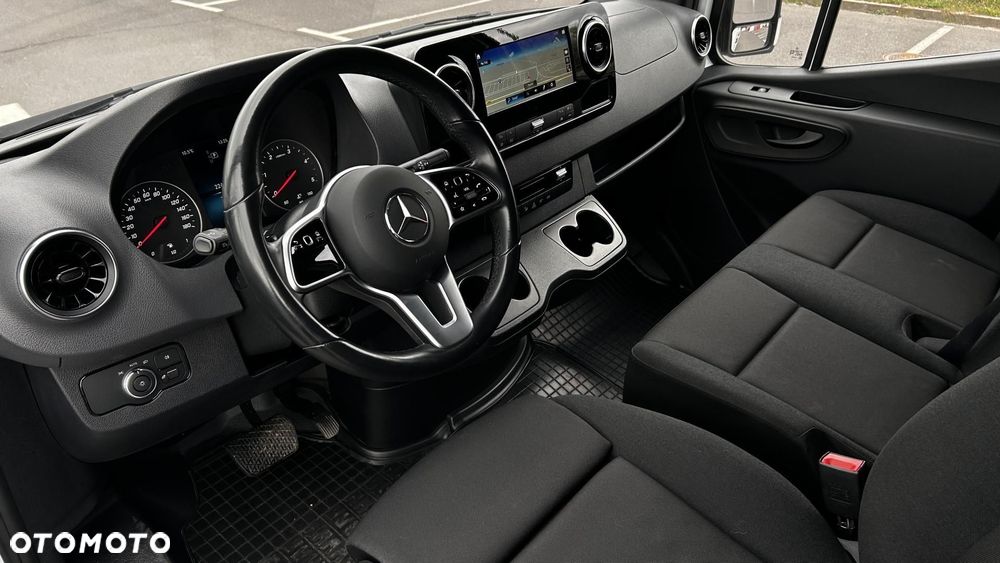 Mercedes-Benz Sprinter - 11