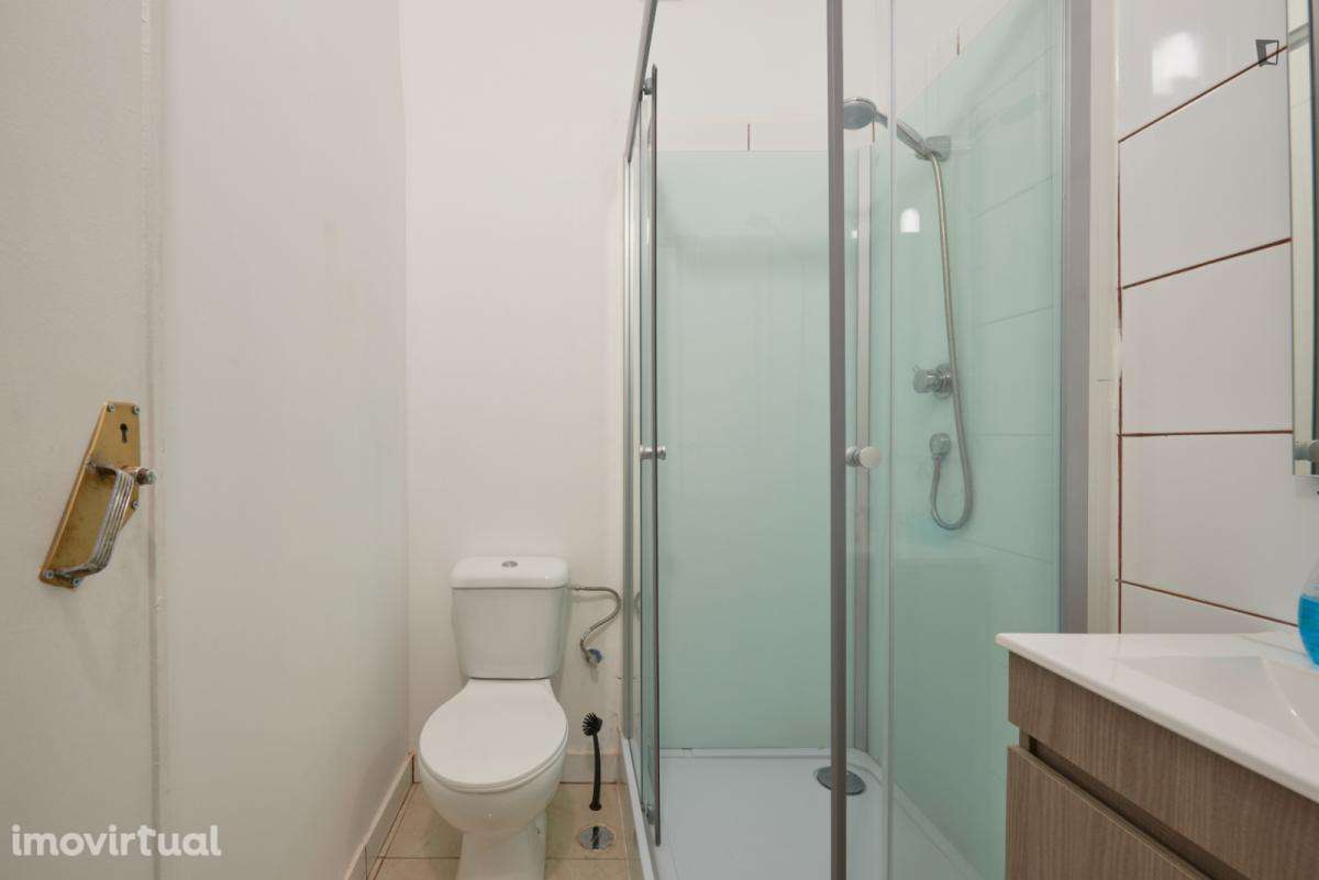 Quarto - localizado em Benfica Lisbon - Grande imagem: 3/26