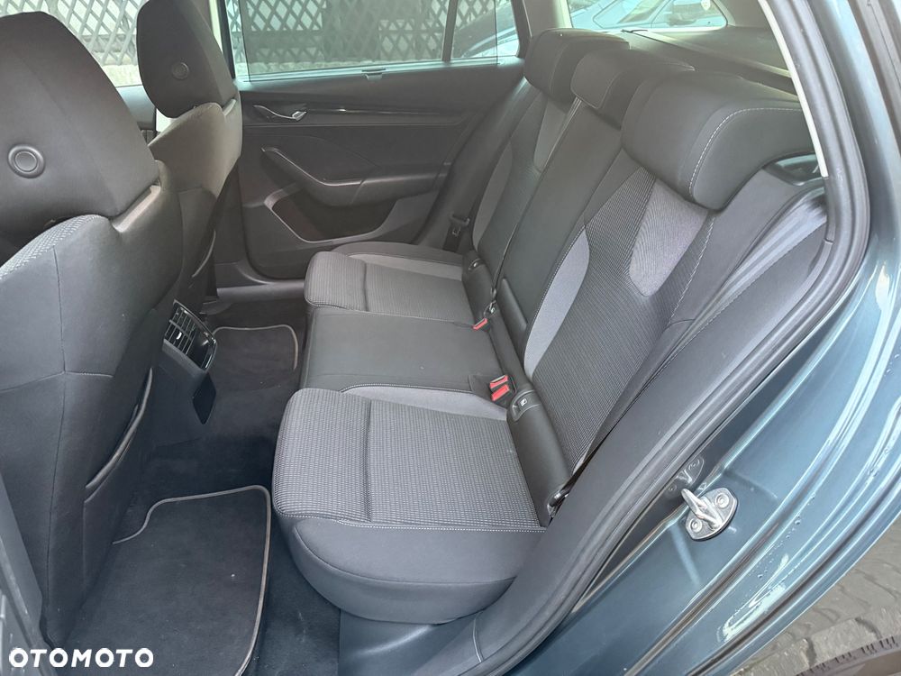 Skoda Octavia 2.0 TDI DSG Sportline - 17