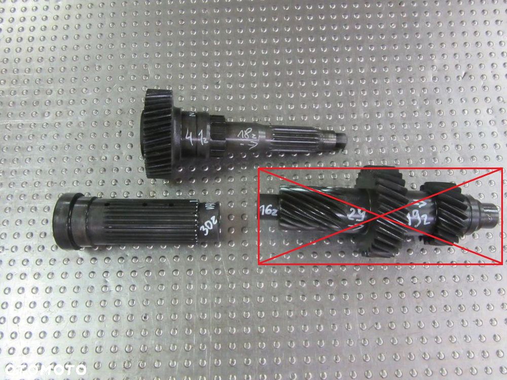 Wałek skrzyni ACV0127400 ACV0197410 Massey Ferguson Valtra seria T T183 T174 T194 T214 T234 T254 - 1
