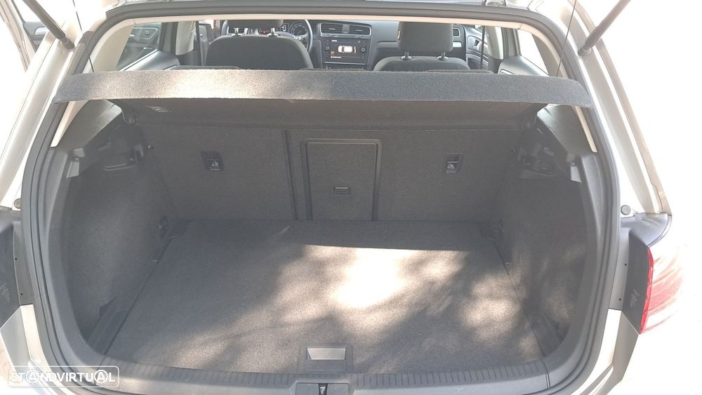 VW Golf 1.6 TDI Confortline - 27