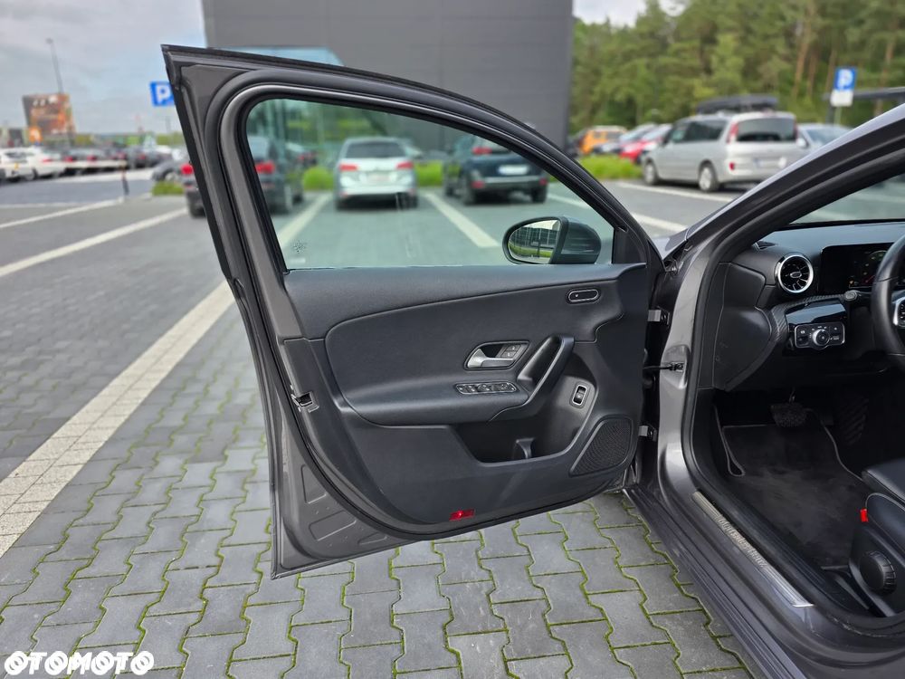 Mercedes-Benz Klasa A 180 Edycja specjalna 7G-DCT - 14