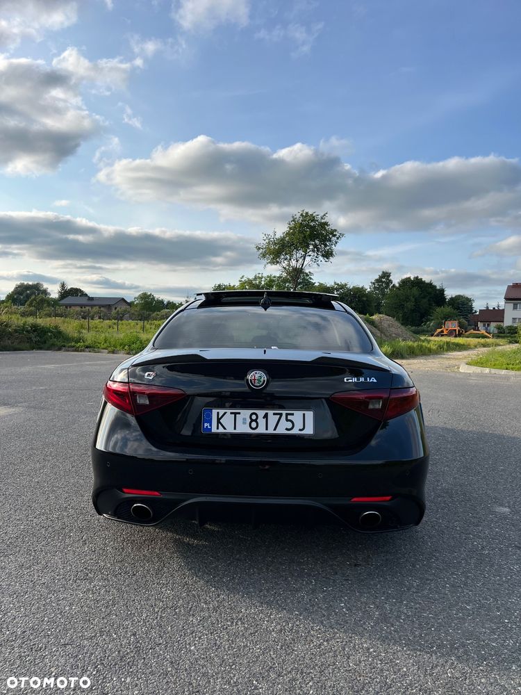 Alfa Romeo Giulia 2.0 Turbo 16V AT8-Q4 Veloce Ti - 3