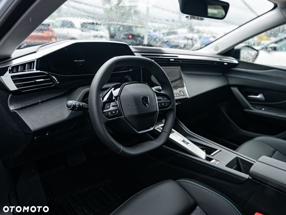 Peugeot 408 - 8